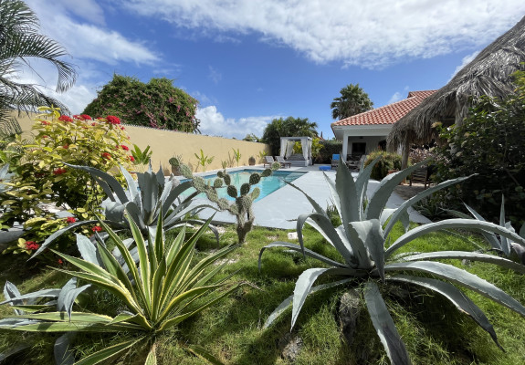 Villa met tropische tuin en privé zwembad